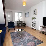 2 Bedroom House On Holmes Hill Road- Free Parking, Wi-fi & Patio Casa de Férias Bristol