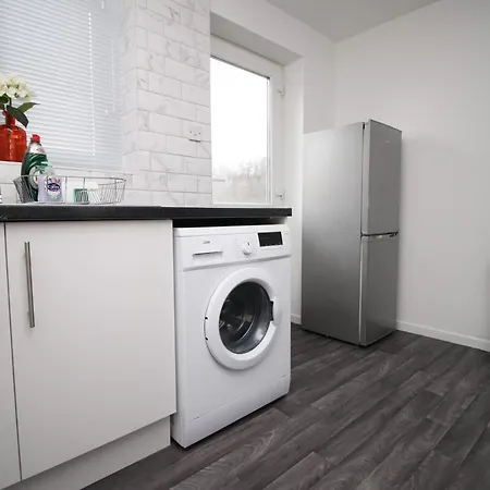 2bedroom Home- Free Parking, Wi-fi & Patio- Available For Long Or Short Term