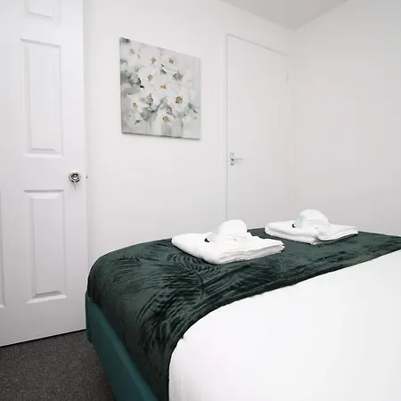 2 Bedroom House On Holmes Hill Road- Free Parking, Wi-fi & Patio Nyaraló *