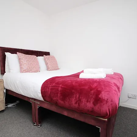 Holiday home 2bedroom Home- Free Parking, Wi-fi & Patio- Available For Long Or Short Term Bristol