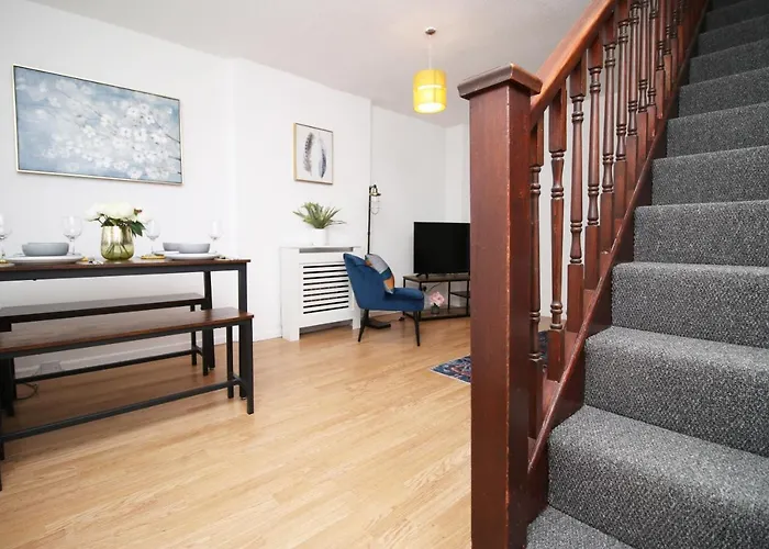 2 Bedroom House On Holmes Hill Road- Free Parking, Wi-fi & Patio Prázdninový dům Bristol