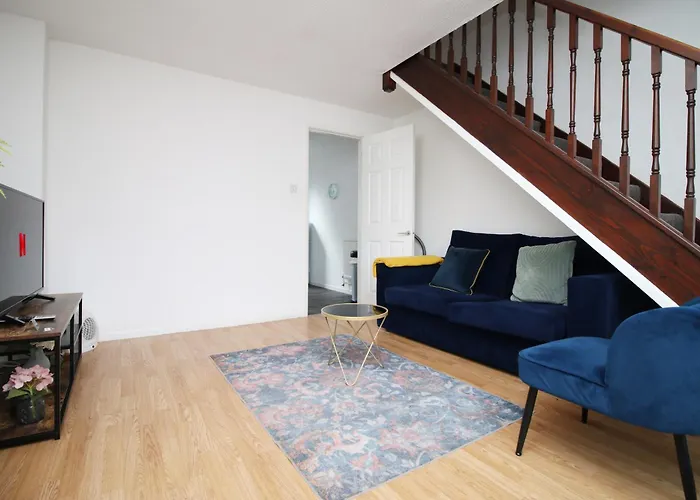 2 Bedroom House On Holmes Hill Road- Free Parking, Wi-fi & Patio Ferienhaus