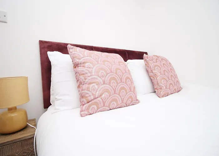 Prázdninový dům 2 Bedroom House On Holmes Hill Road- Free Parking, Wi-fi & Patio