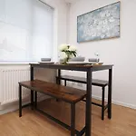2 Bedroom House On Holmes Hill Road- Free Parking, Wi-fi & Patio Бристоль