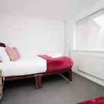 2 Bedroom House On Holmes Hill Road- Free Parking, Wi-fi & Patio