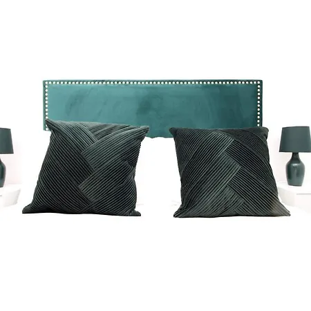 2 Bedroom House On Holmes Hill Road- Free Parking, Wi-fi & Patio *