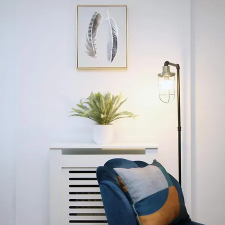 2 Bedroom House On Holmes Hill Road- Free Parking, Wi-fi & Patio Bristol