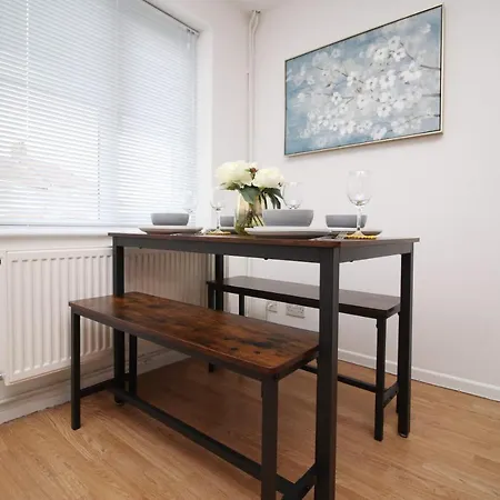 2 Bedroom House On Holmes Hill Road- Free Parking, Wi-fi & Patio Bristol