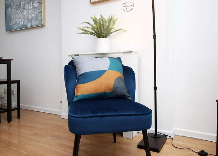 2 Bedroom House On Holmes Hill Road- Free Parking, Wi-fi & Patio Bristol