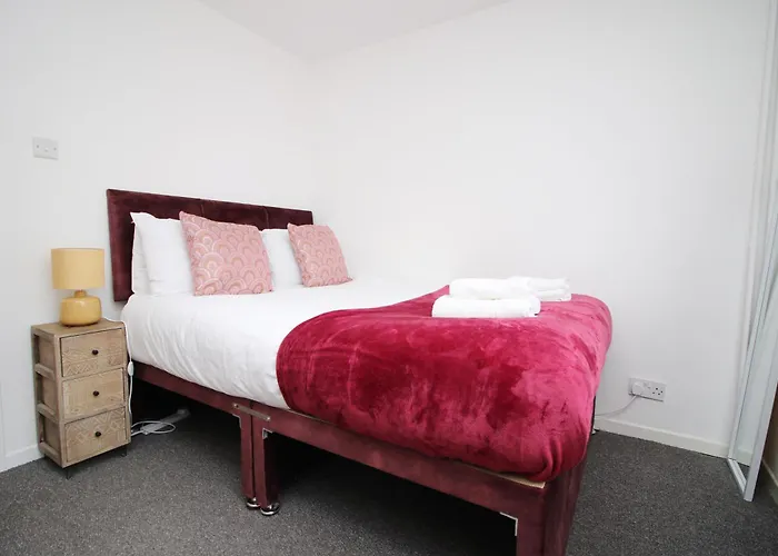 Semesterbostad 2 Bedroom House On Holmes Hill Road- Free Parking, Wi-fi & Patio Bristol